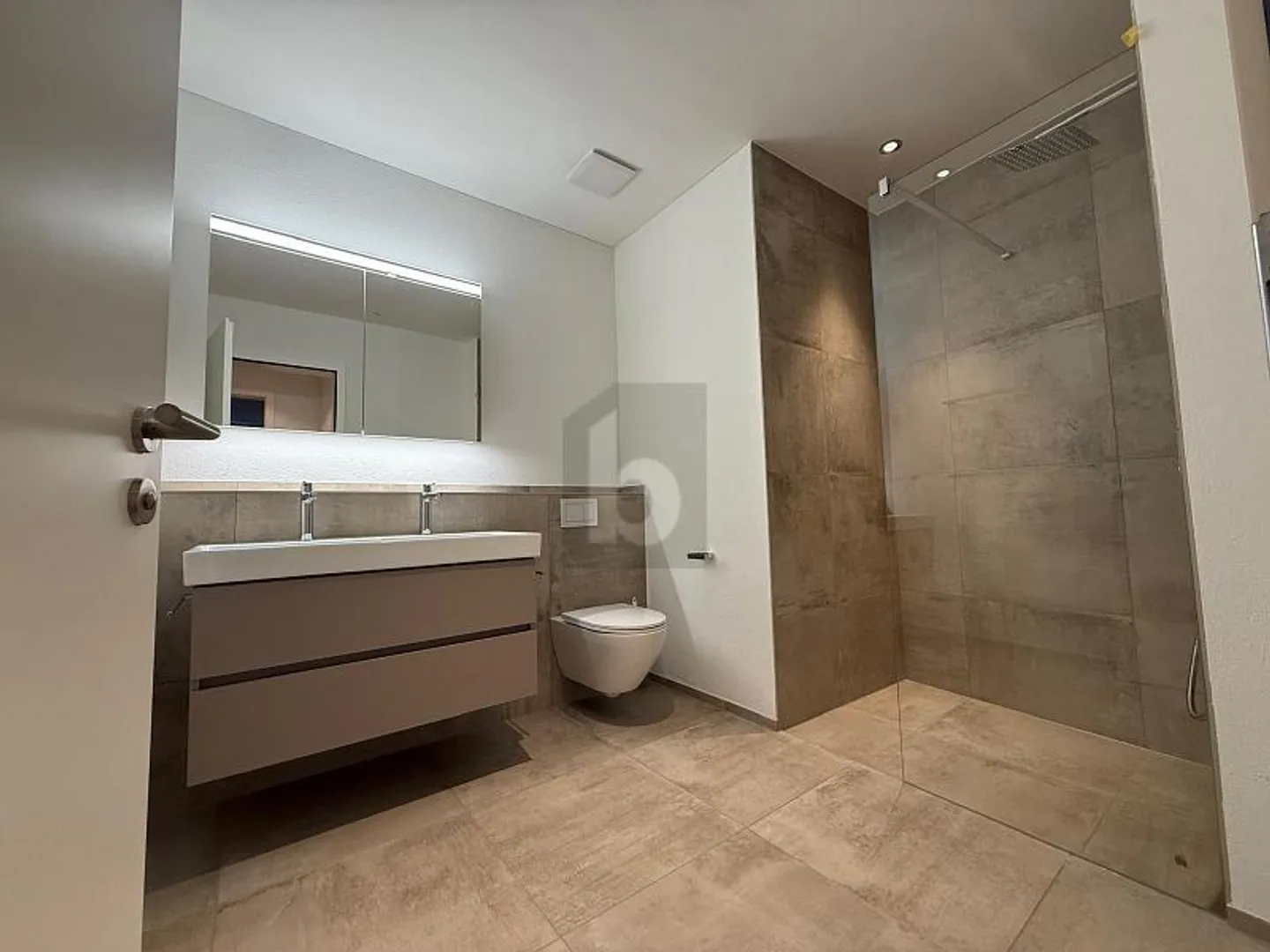 MODERNE AVEC STYLE ET CONFORT - Photo 3 sur 6