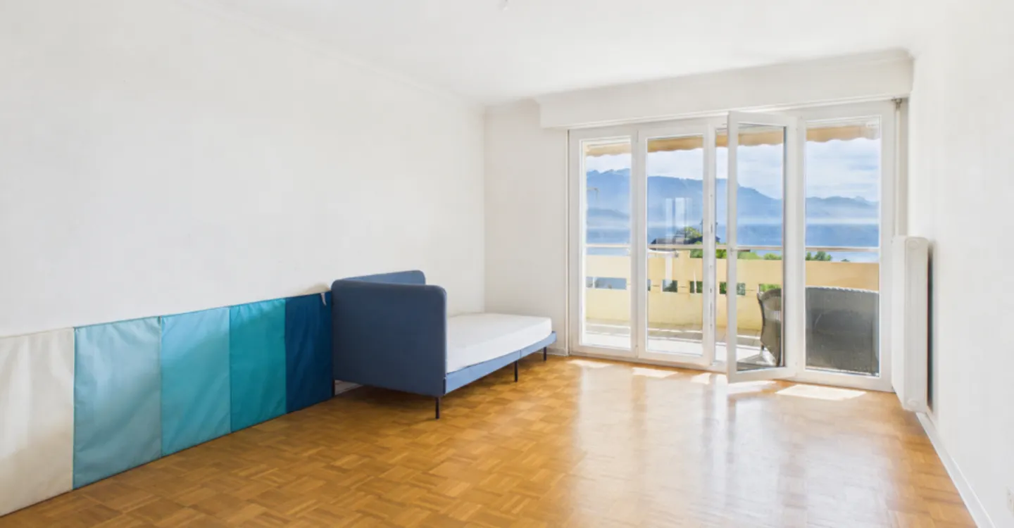 To renovate - 4.5 rooms with balcony, lake view and indoor parking space in Chexbres - Photo 4 of 9