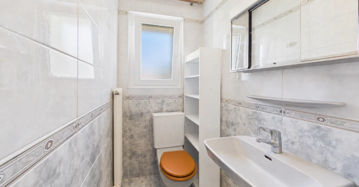 To renovate - 4.5 rooms with balcony, lake view and indoor parking space in Chexbres - Photo 7 of 9