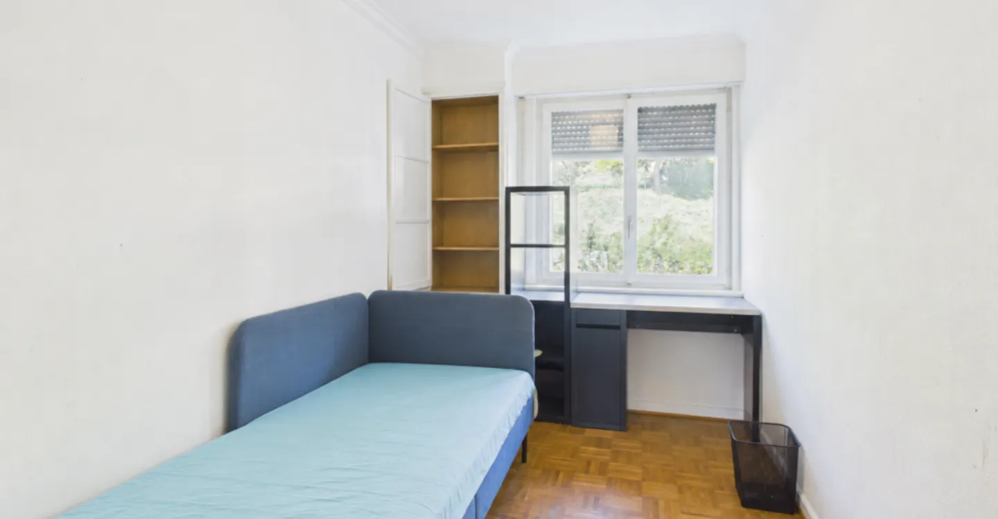 To renovate - 4.5 rooms with balcony, lake view and indoor parking space in Chexbres - Photo 8 of 9