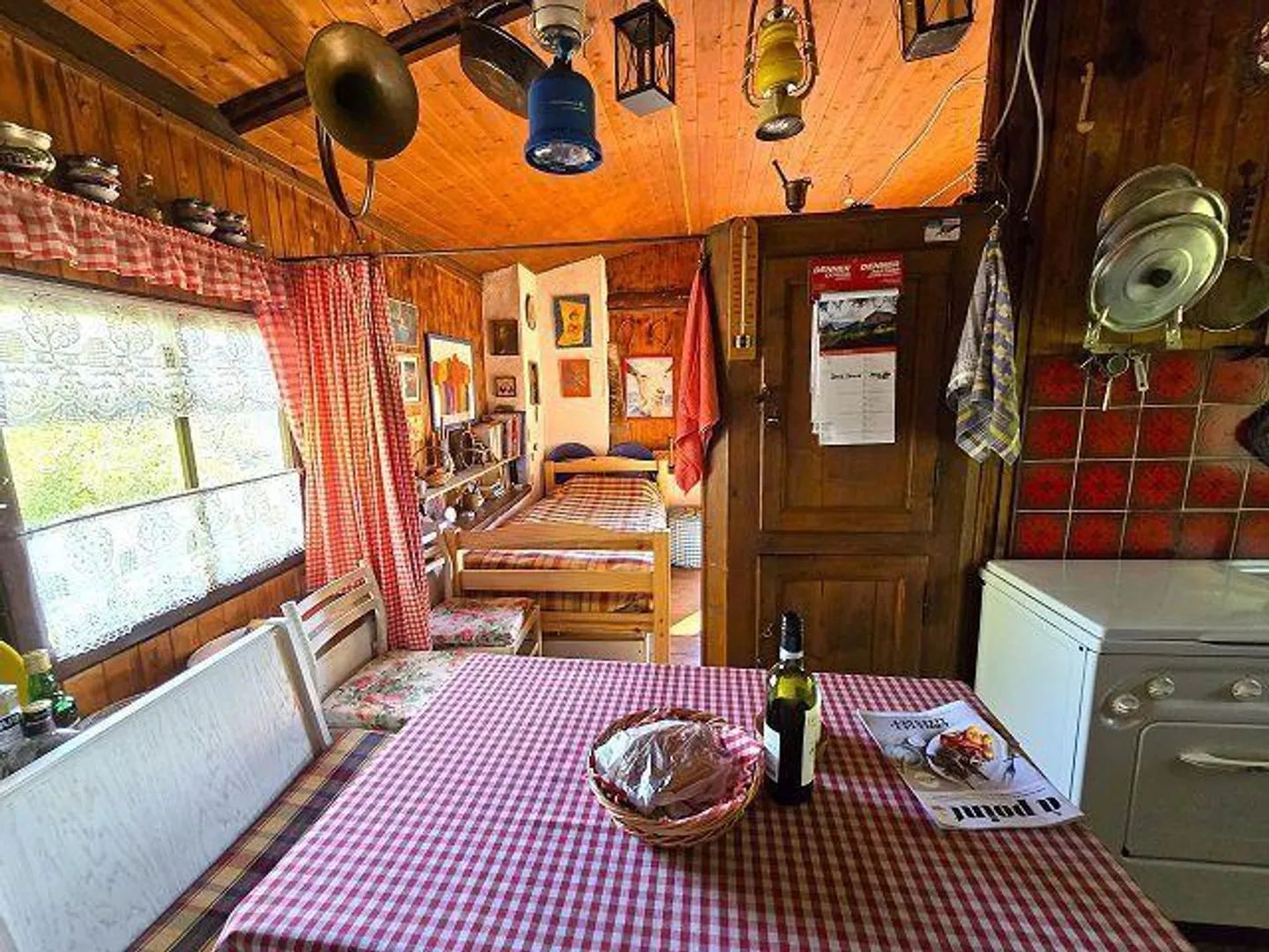 Petite maison rustique dans un endroit très calme et ensoleillé avec vue sur le lac - Photo 2 sur 40