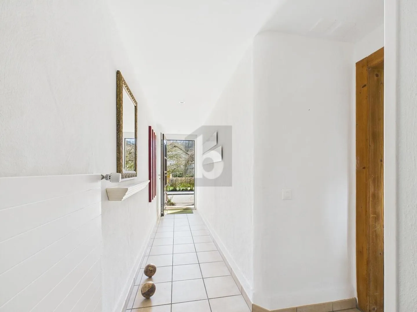 RENOVE RÉCEMMENT AVEC ESPACE DE JARDIN! - Photo 1 sur 6