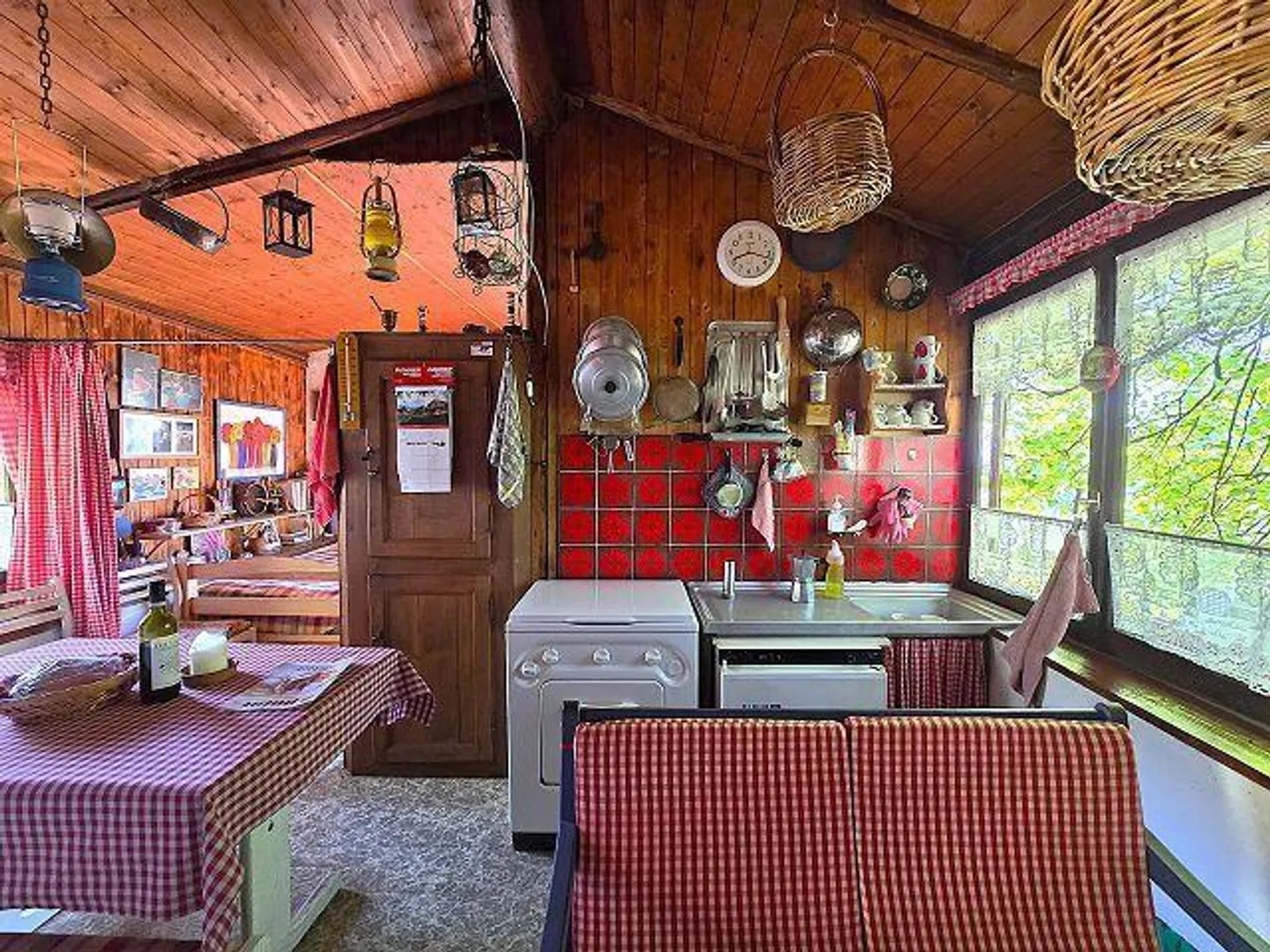 Petite maison rustique dans un endroit très calme et ensoleillé avec vue sur le lac - Photo 3 sur 40