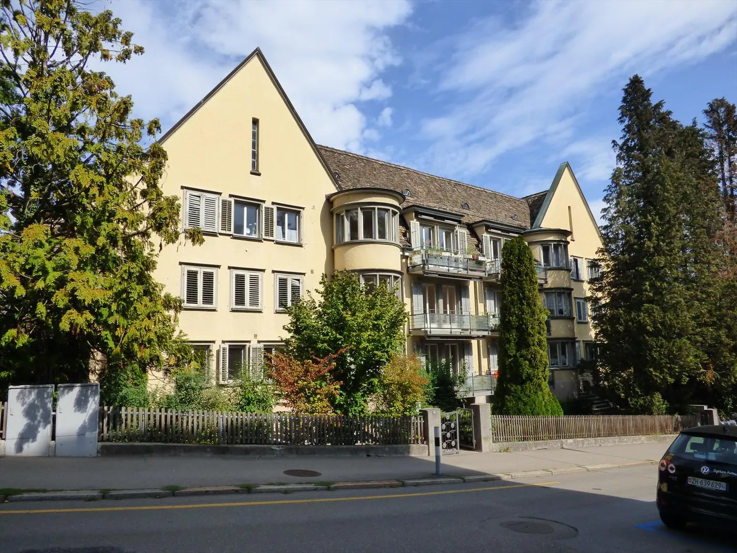 Covered motorcycle parking - Photo 2 of 2