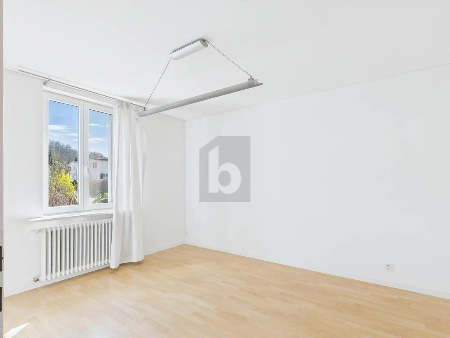 RENOVE RÉCEMMENT AVEC ESPACE DE JARDIN! - Photo 2 sur 6