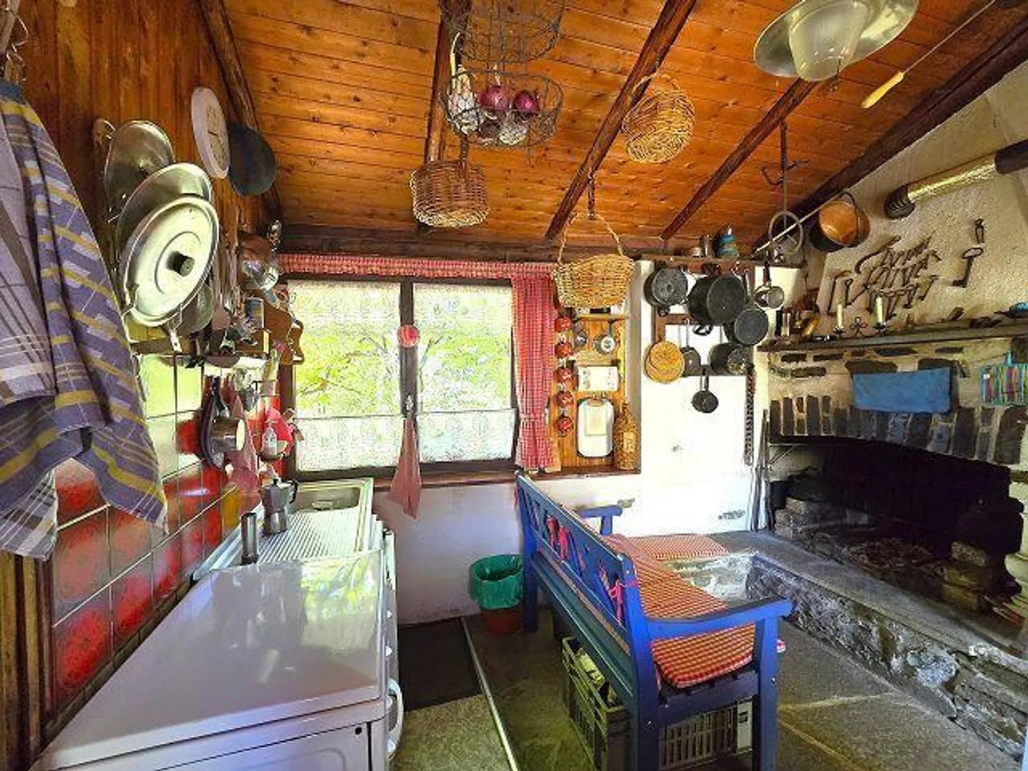 Petite maison rustique dans un endroit très calme et ensoleillé avec vue sur le lac - Photo 4 sur 40