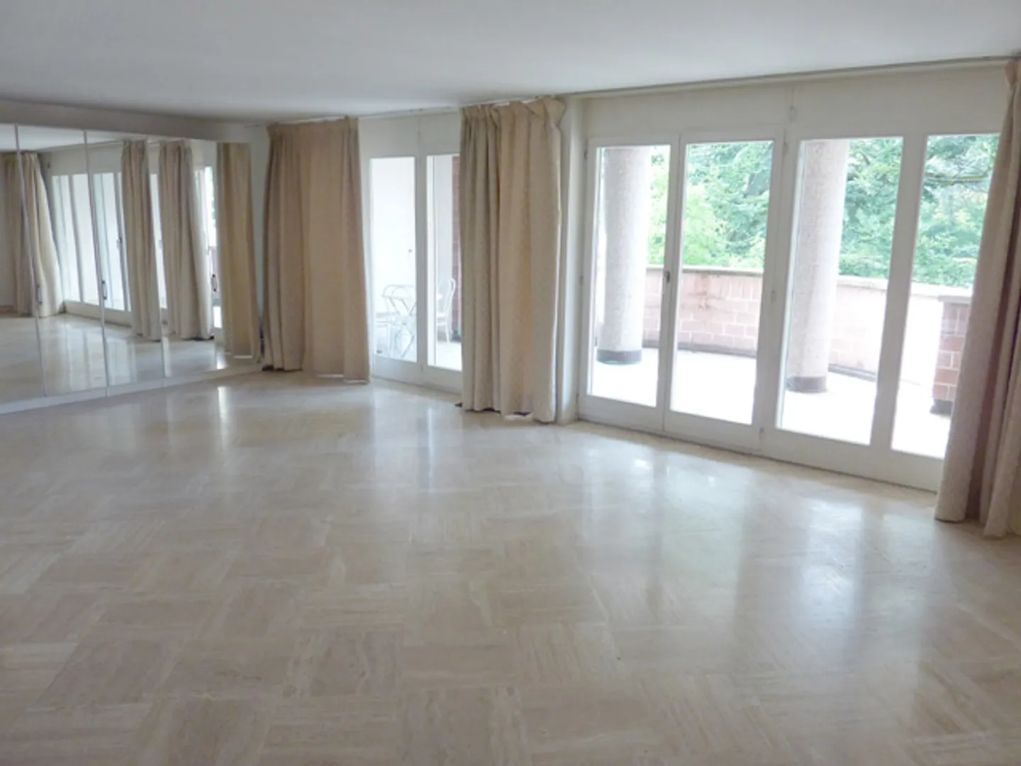 Luxury Triplex Apartment with Terrace - Photo 2 of 9