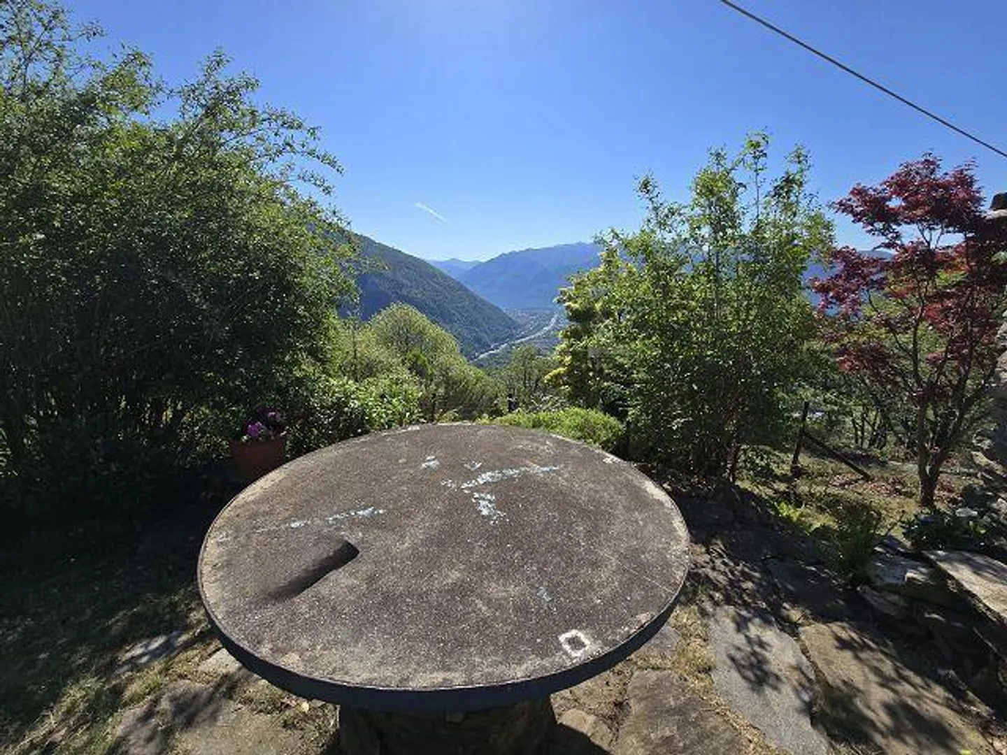 Petite maison rustique dans un endroit très calme et ensoleillé avec vue sur le lac - Photo 15 sur 40