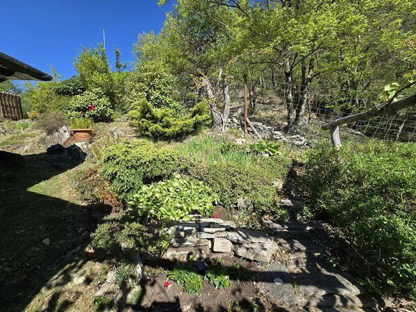 Petite maison rustique dans un endroit très calme et ensoleillé avec vue sur le lac - Photo 18 sur 40