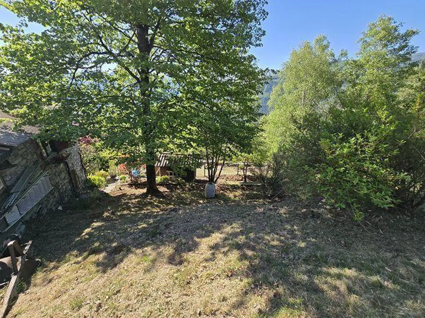 Petite maison rustique dans un endroit très calme et ensoleillé avec vue sur le lac - Photo 19 sur 40