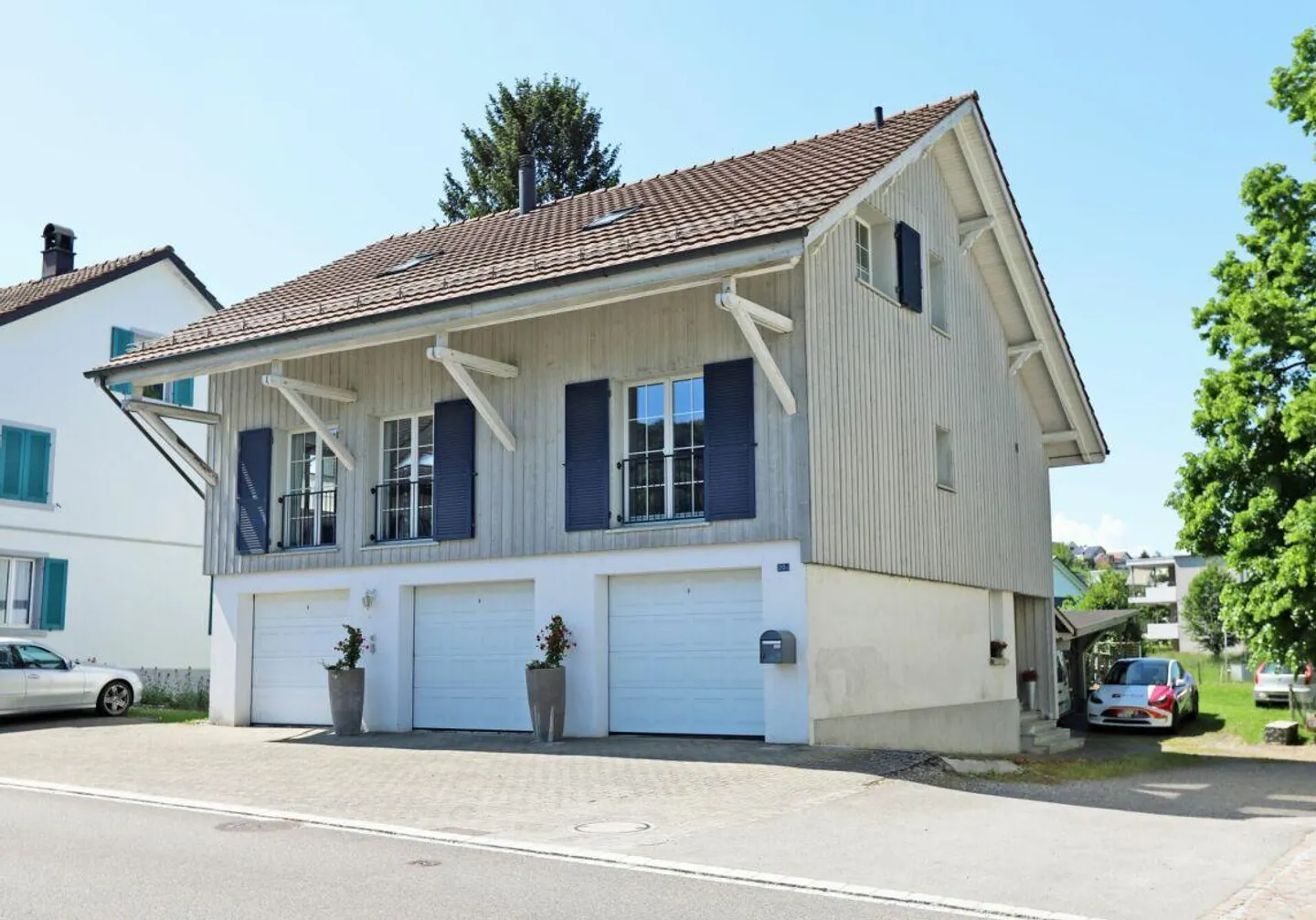 Maison individuelle de 5,5 pièces élégante avec offre de stationnement généreuse - Photo 2 sur 15