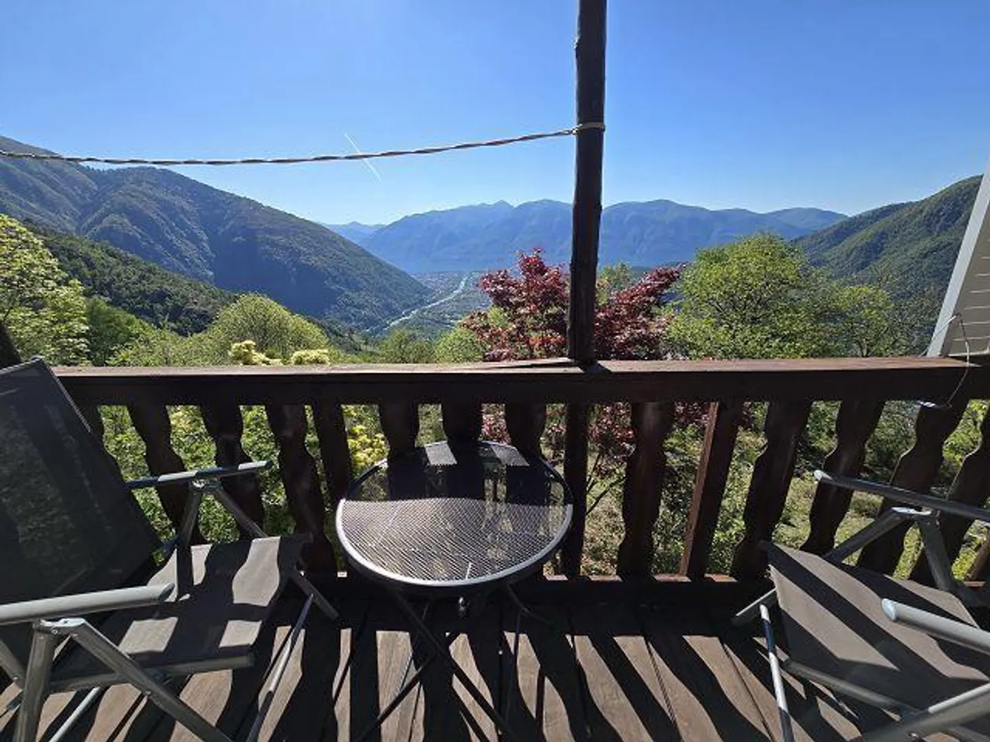 Petite maison rustique dans un endroit très calme et ensoleillé avec vue sur le lac - Photo 24 sur 40