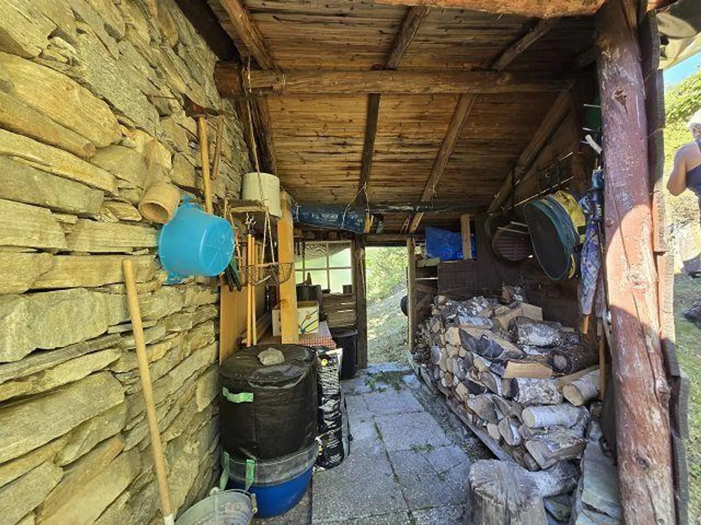 Petite maison rustique dans un endroit très calme et ensoleillé avec vue sur le lac - Photo 30 sur 40