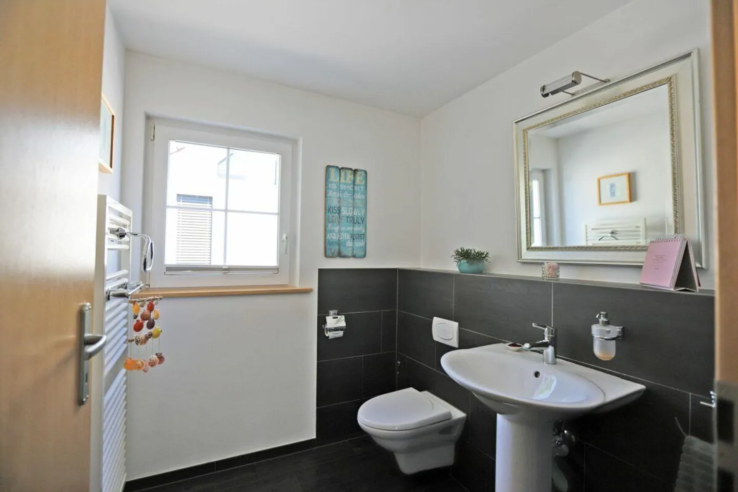 Maison individuelle de 5,5 pièces élégante avec offre de stationnement généreuse - Photo 9 sur 15