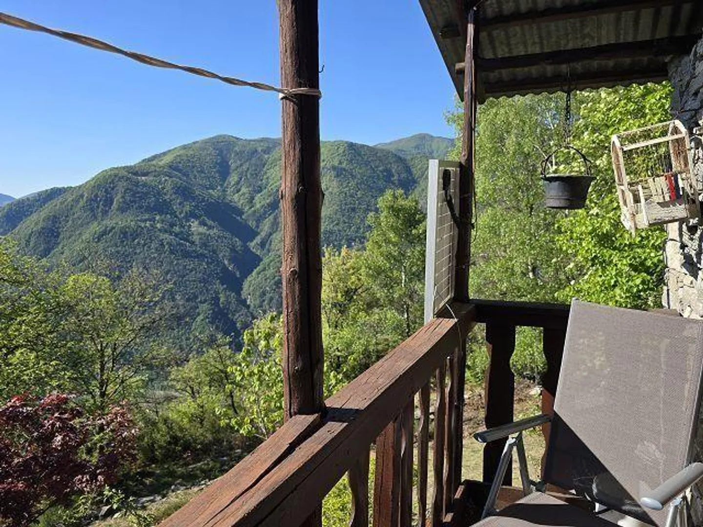 Petite maison rustique dans un endroit très calme et ensoleillé avec vue sur le lac - Photo 26 sur 40