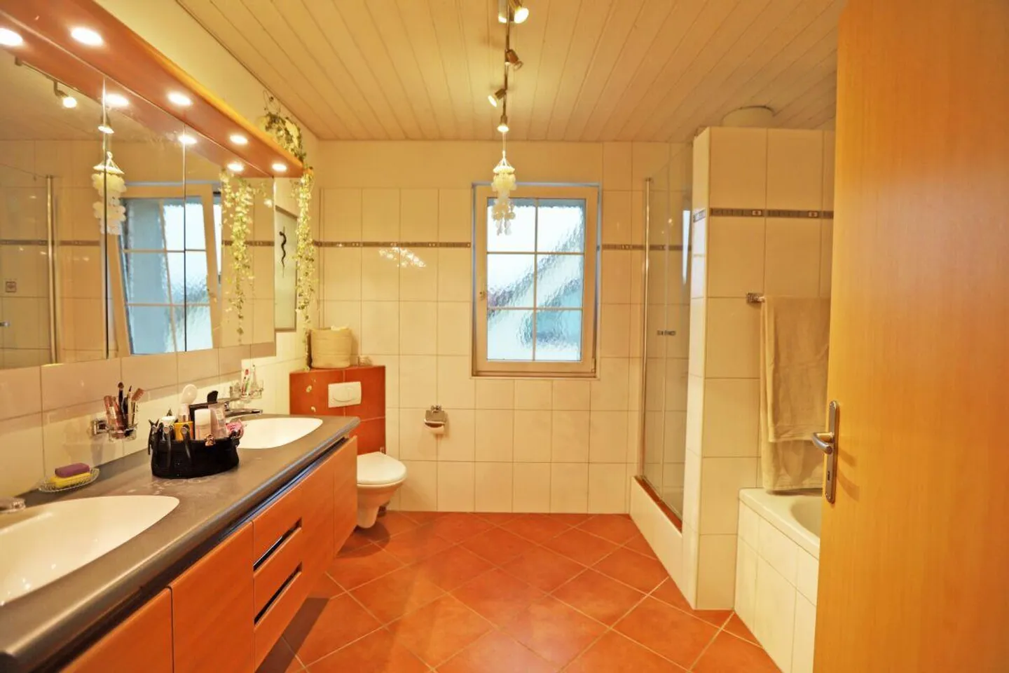 Maison individuelle de 5,5 pièces élégante avec offre de stationnement généreuse - Photo 13 sur 15
