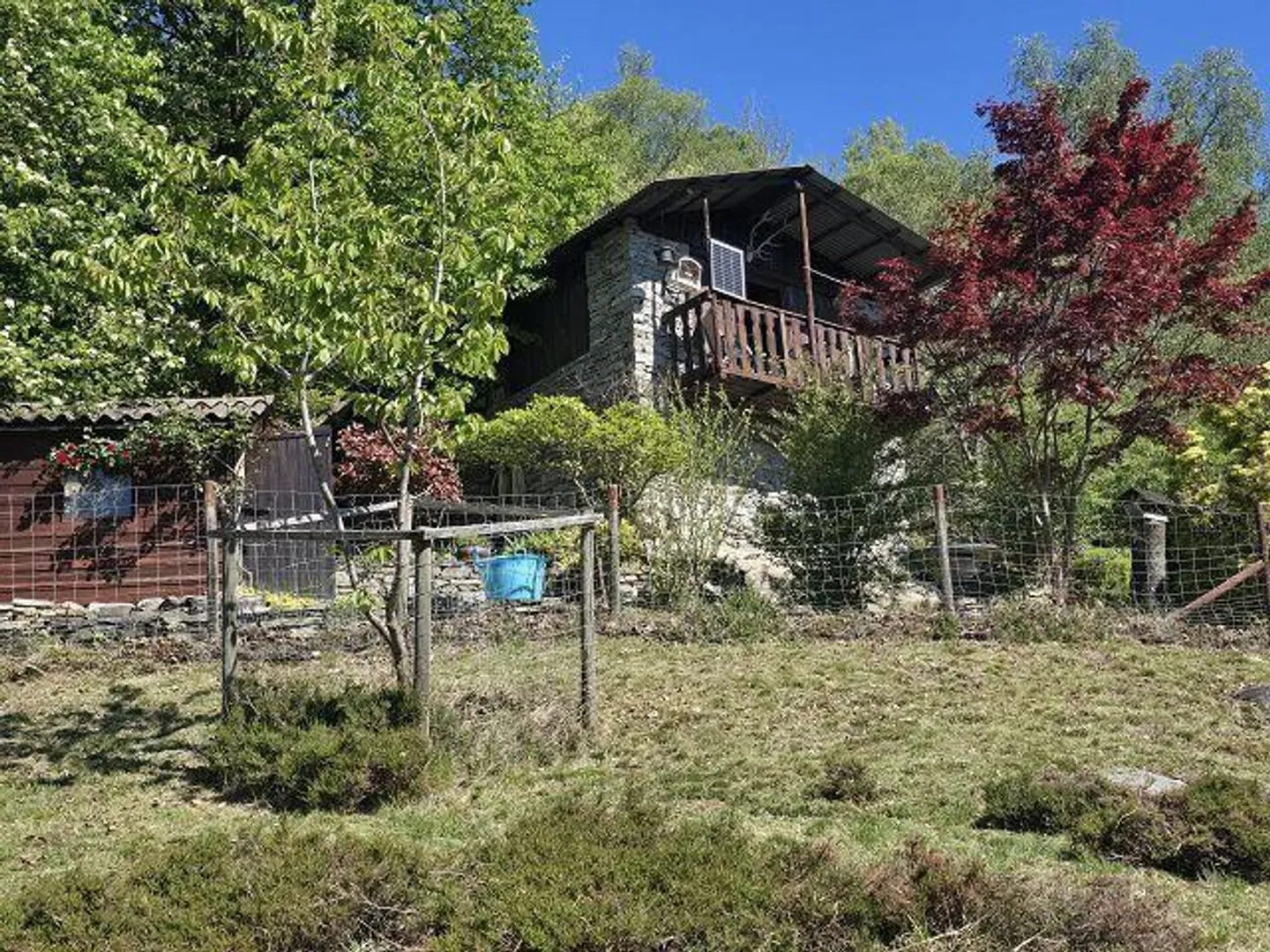 Petite maison rustique dans un endroit très calme et ensoleillé avec vue sur le lac - Photo 36 sur 40