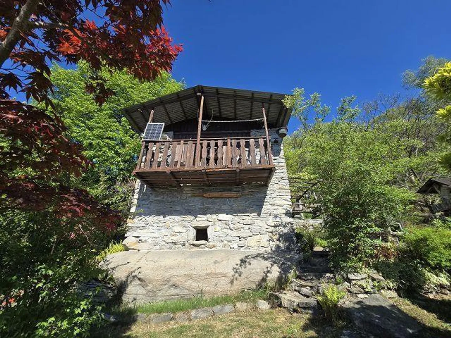 Petite maison rustique dans un endroit très calme et ensoleillé avec vue sur le lac - Photo 37 sur 40