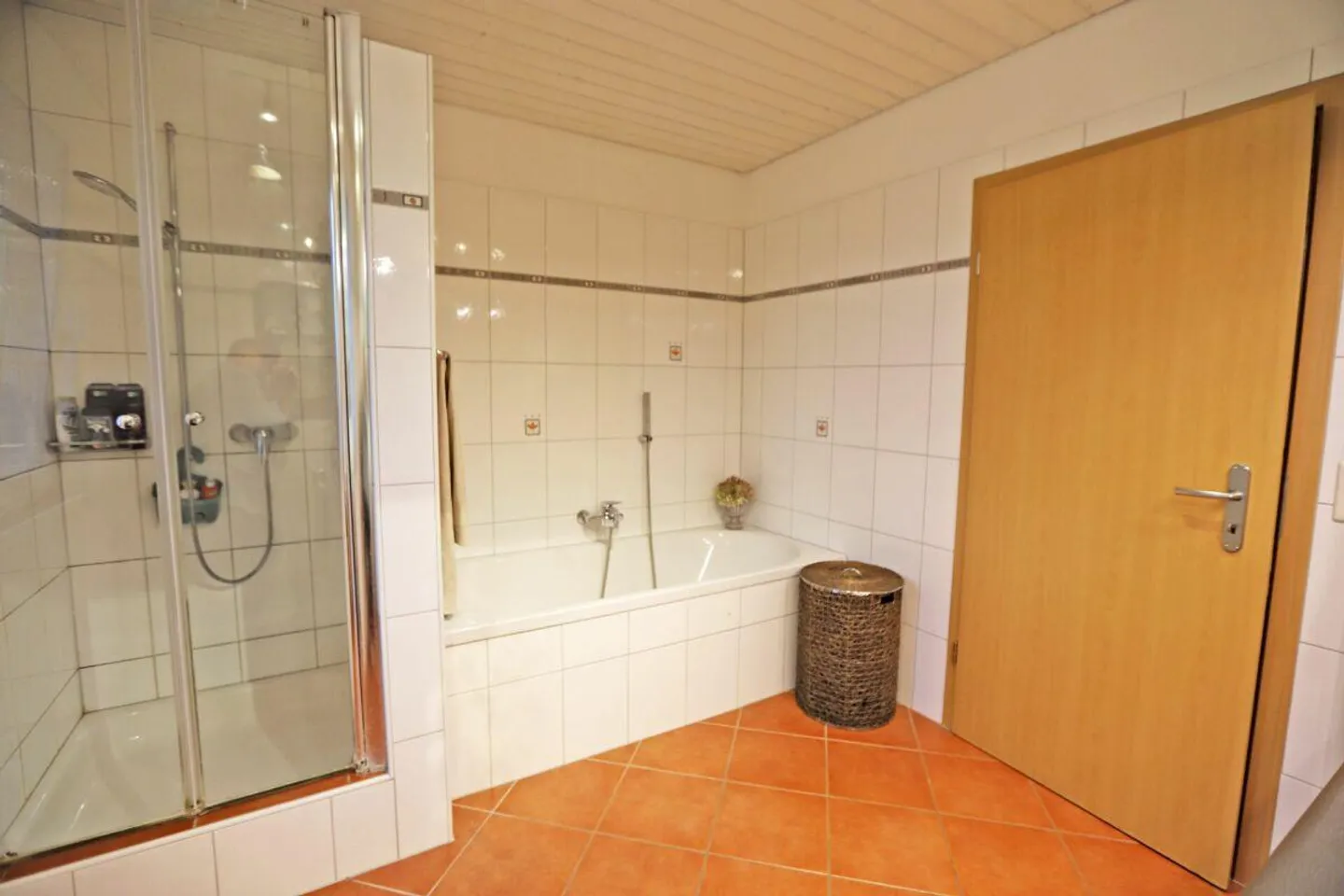 Maison individuelle de 5,5 pièces élégante avec offre de stationnement généreuse - Photo 14 sur 15