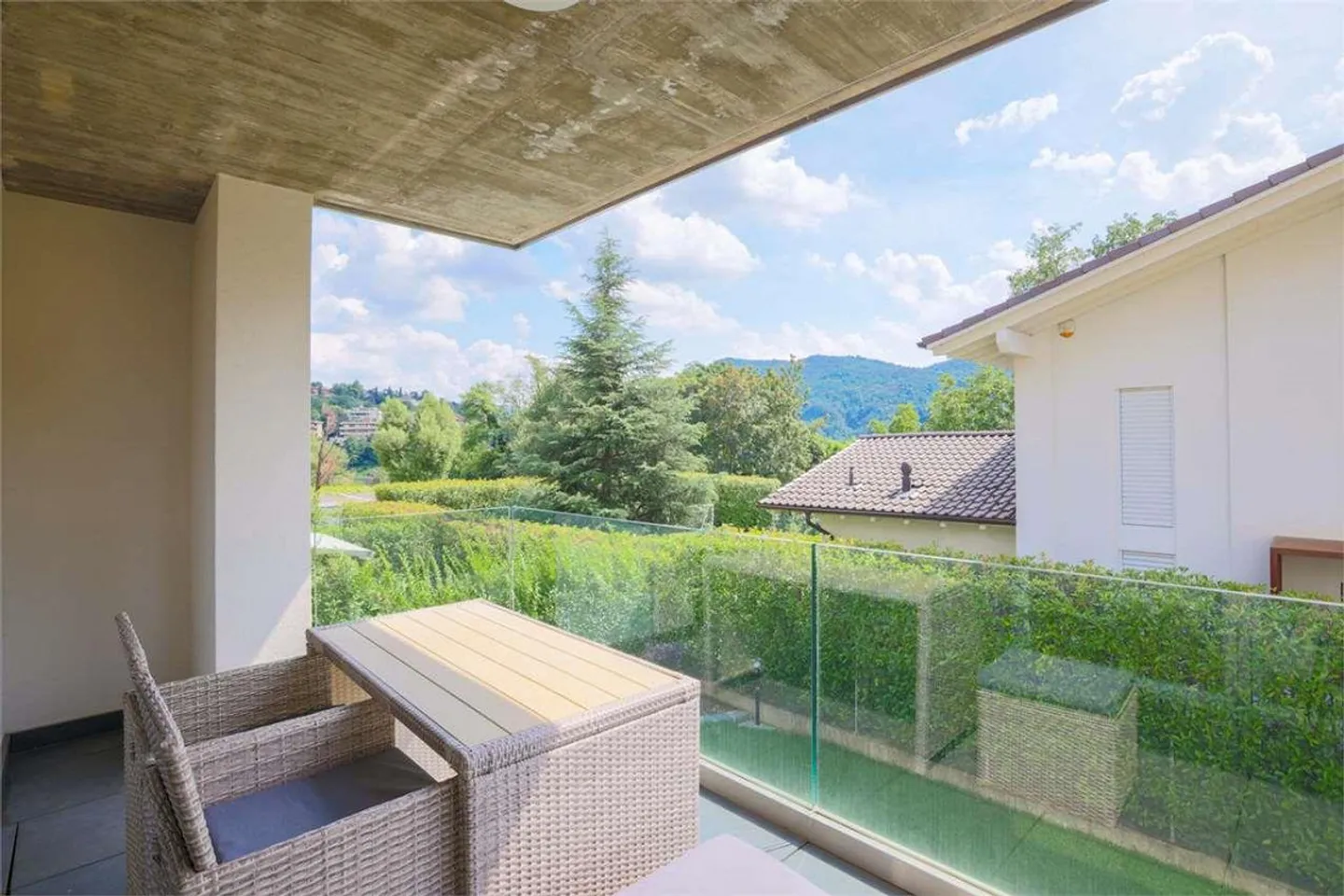 Elegante Wohnung in kleiner Villa - Foto 1 von 10