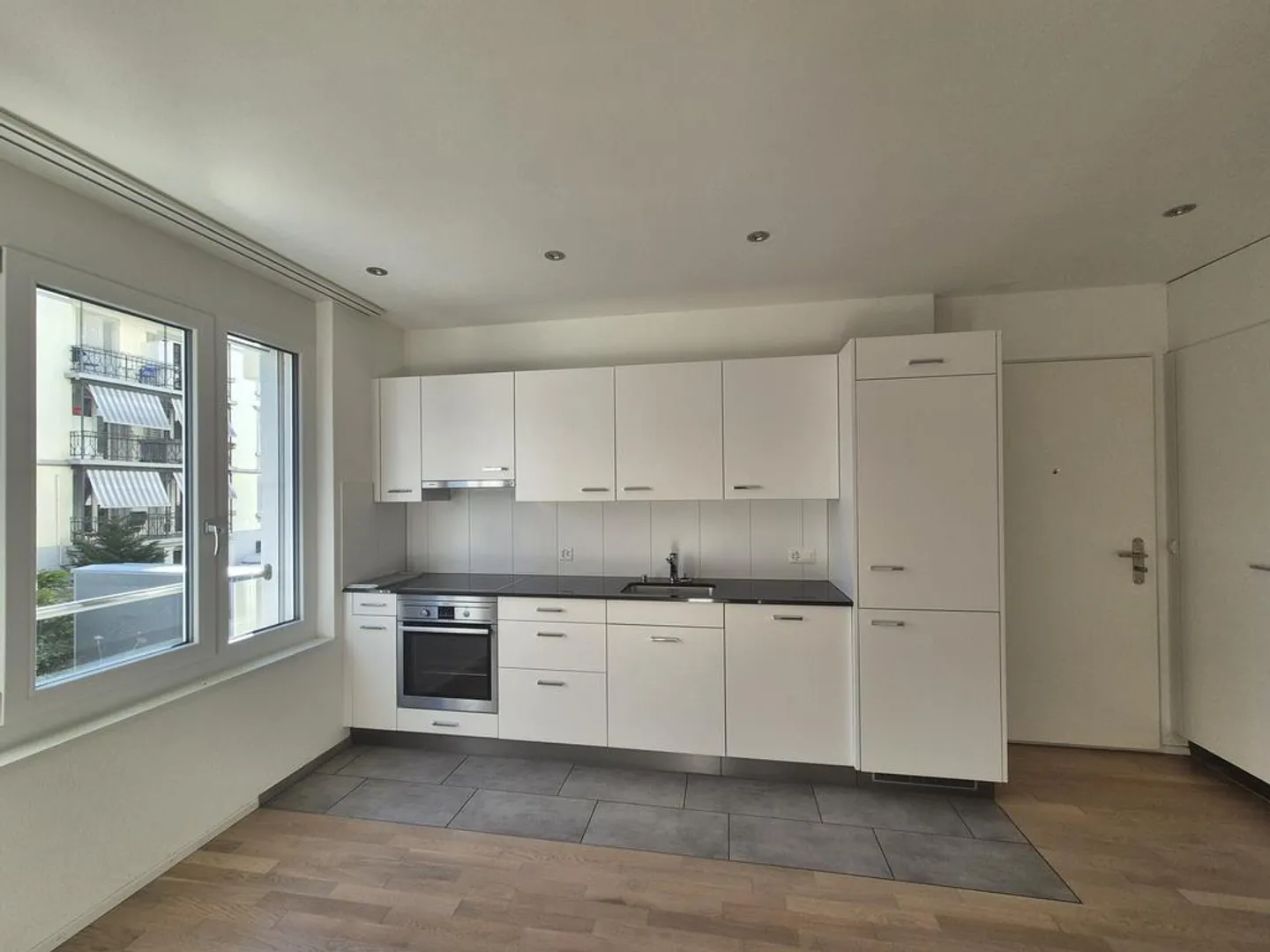 2.5 Room Apartment on the Ground Floor in a Central Location - Photo 2 of 9