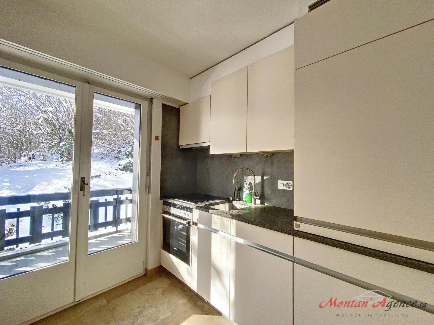Charmant appartement 2,5 pièces - Photo 3 sur 8