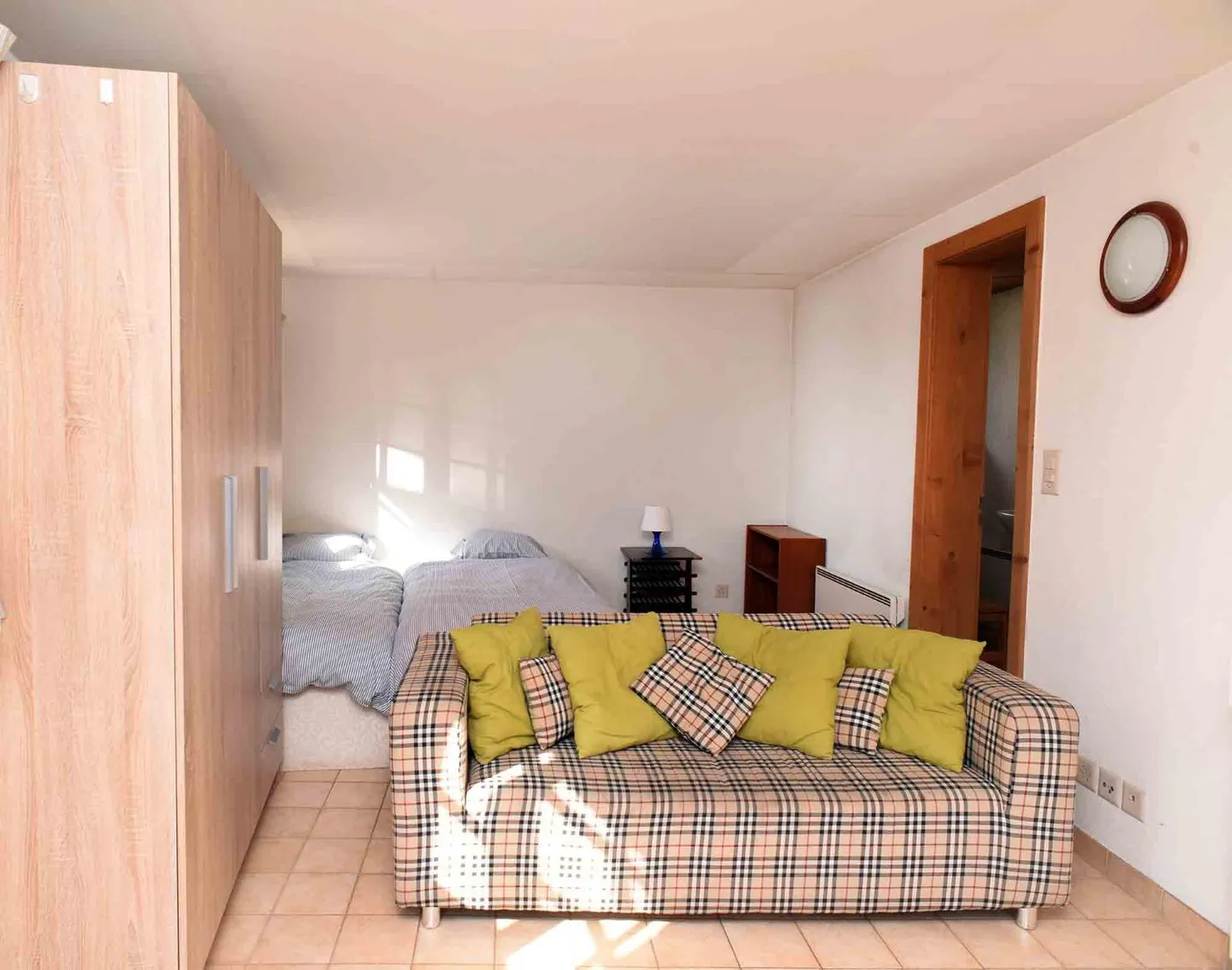 Unfurnished studio with mezzanine, fully renovated, classified as a historical monument - Photo 1 of 7