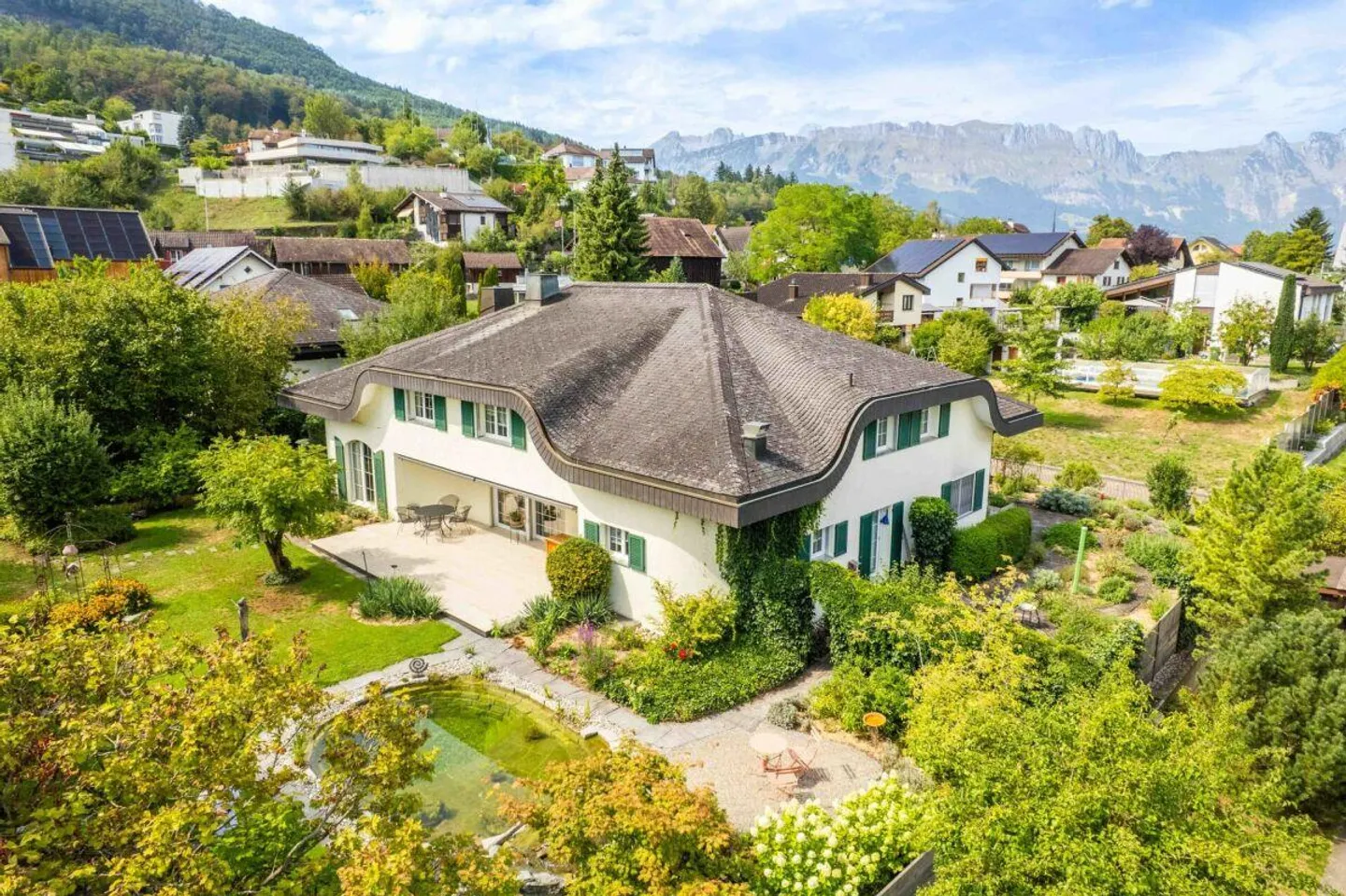 Une maison d'un genre particulier - charmante maison individuelle de 7,5 pièces avec idylle de jardin - Photo 27 sur 30