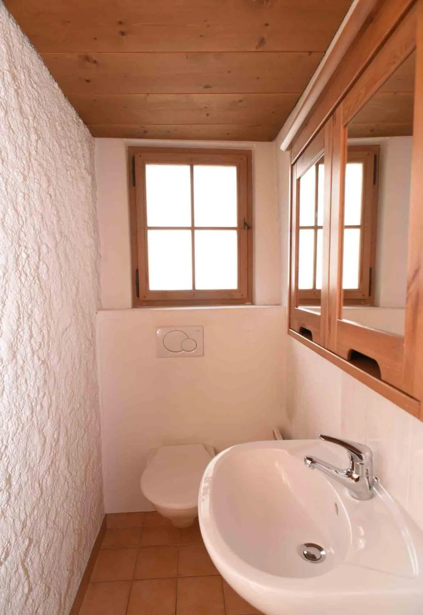 Unfurnished studio with mezzanine, fully renovated, classified as a historical monument - Photo 5 of 7