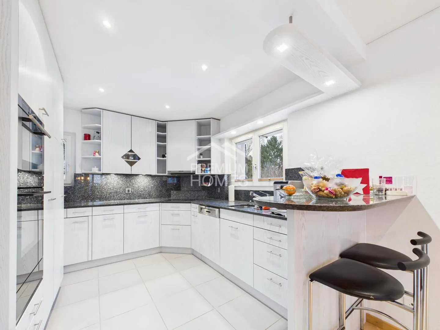 Rare opportunity in a quiet cul-de-sac! - Photo 4 of 10