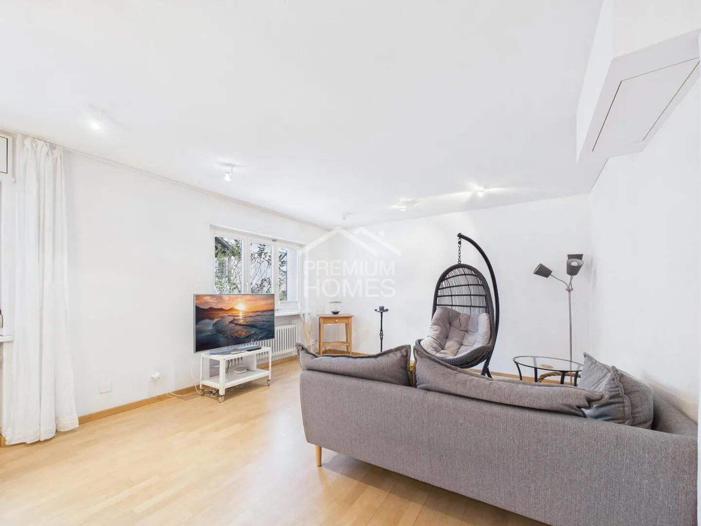 Rare opportunity in a quiet cul-de-sac! - Photo 3 of 10