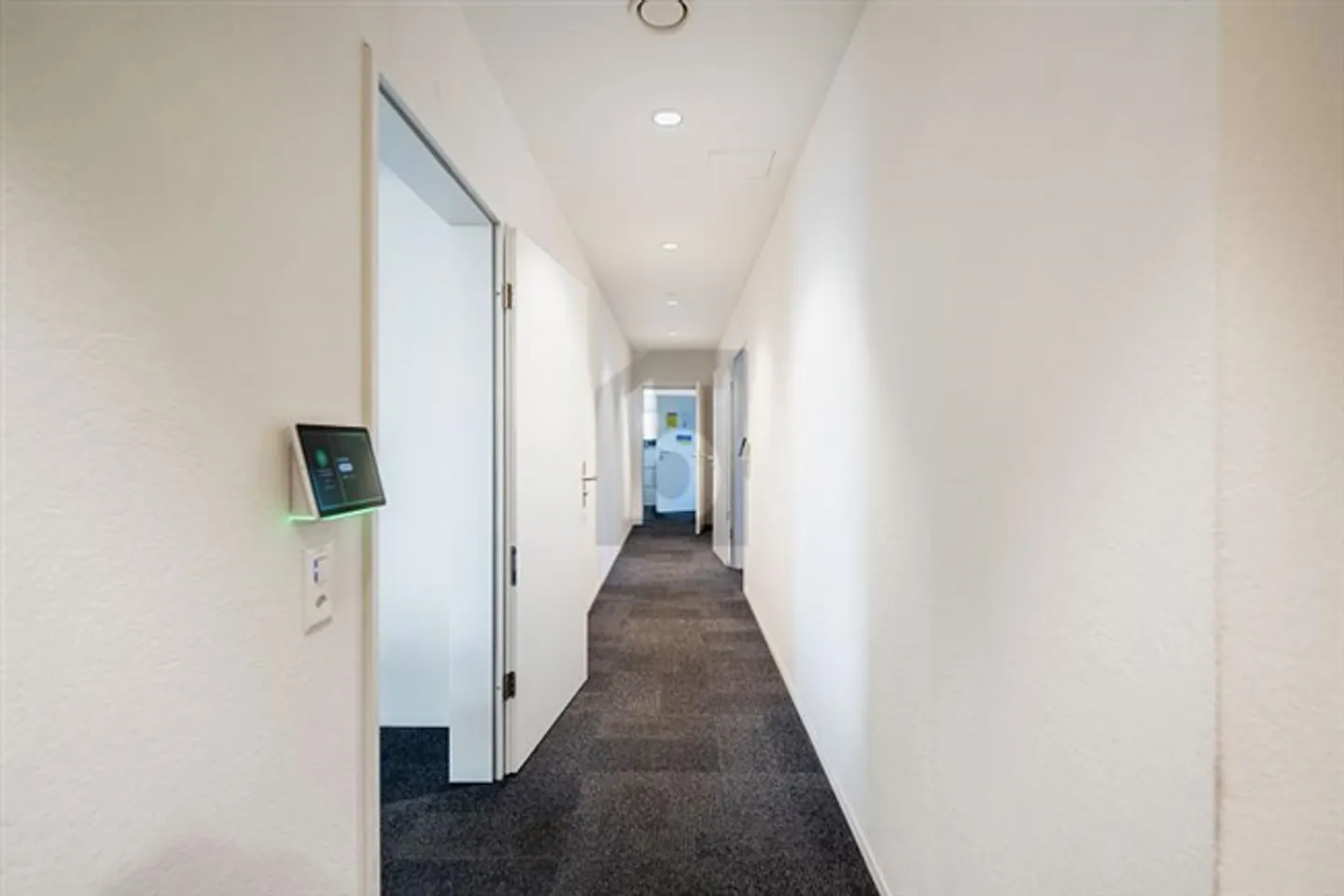 VERSATILE, CENTRAL WITH LAKE VIEW - Photo 4 of 6