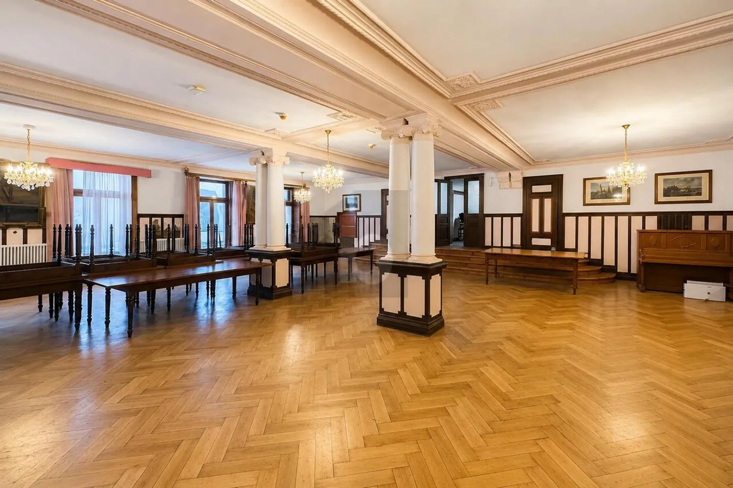 UNIQUE HOTEL OPPORTUNITY IN THE HEART OF THE ALPS - Photo 4 of 6