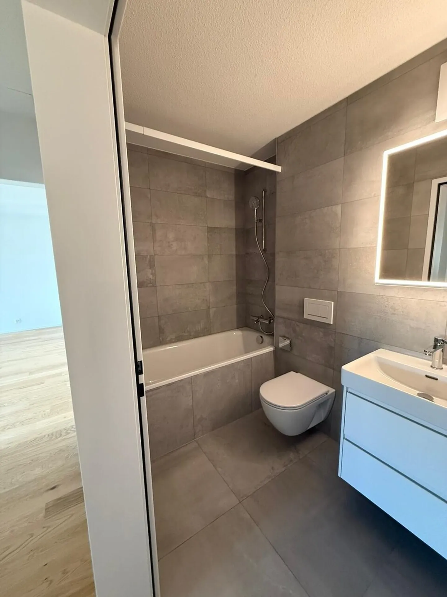 Smart living in Moosseedorf - high-quality renovated 3.5-room apartments - Photo 4 of 8