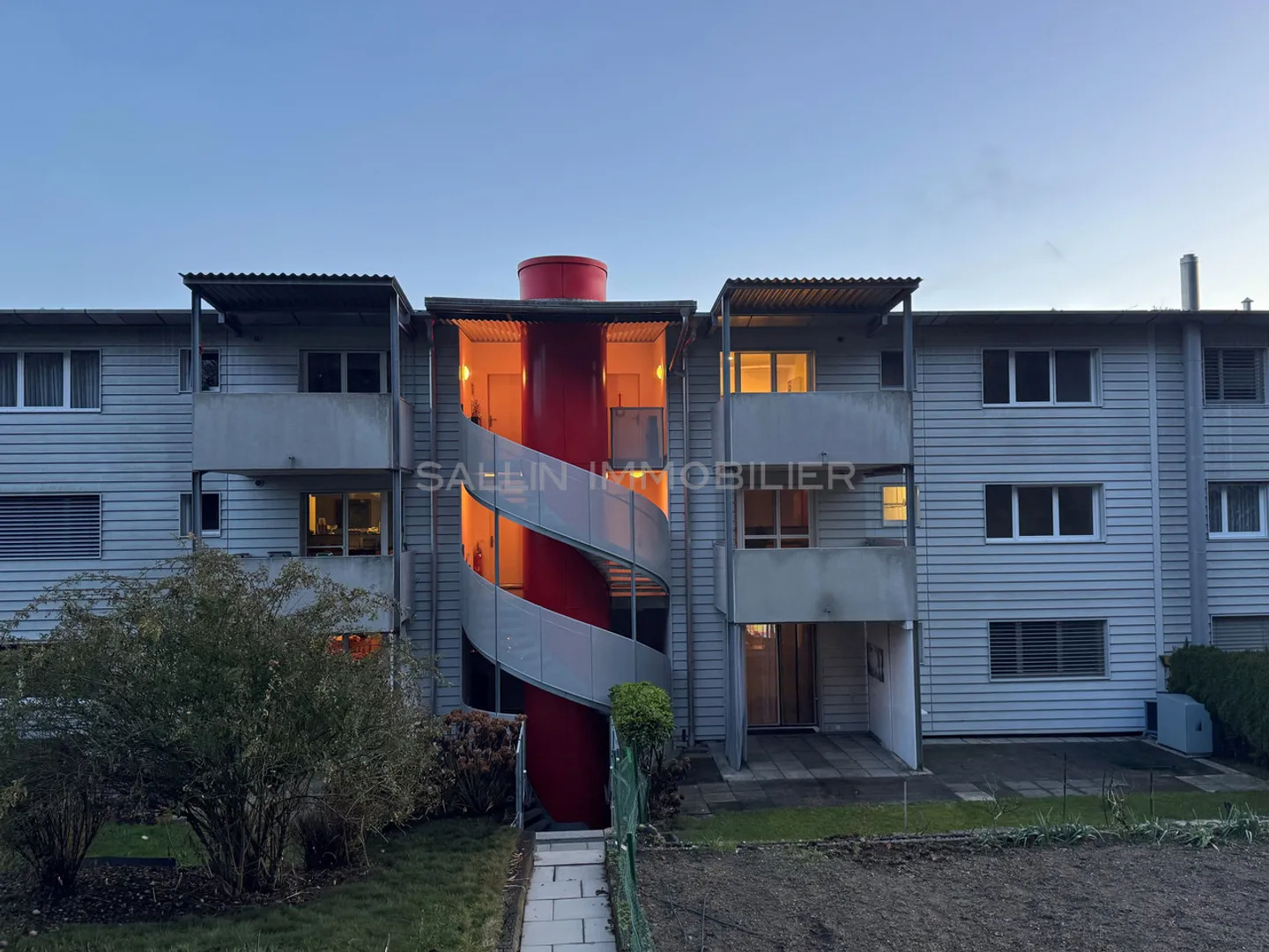 Schöne Wohnung, 4 Zimmer mit Garten und Balkonen, am Waldrand - Foto 1 von 10