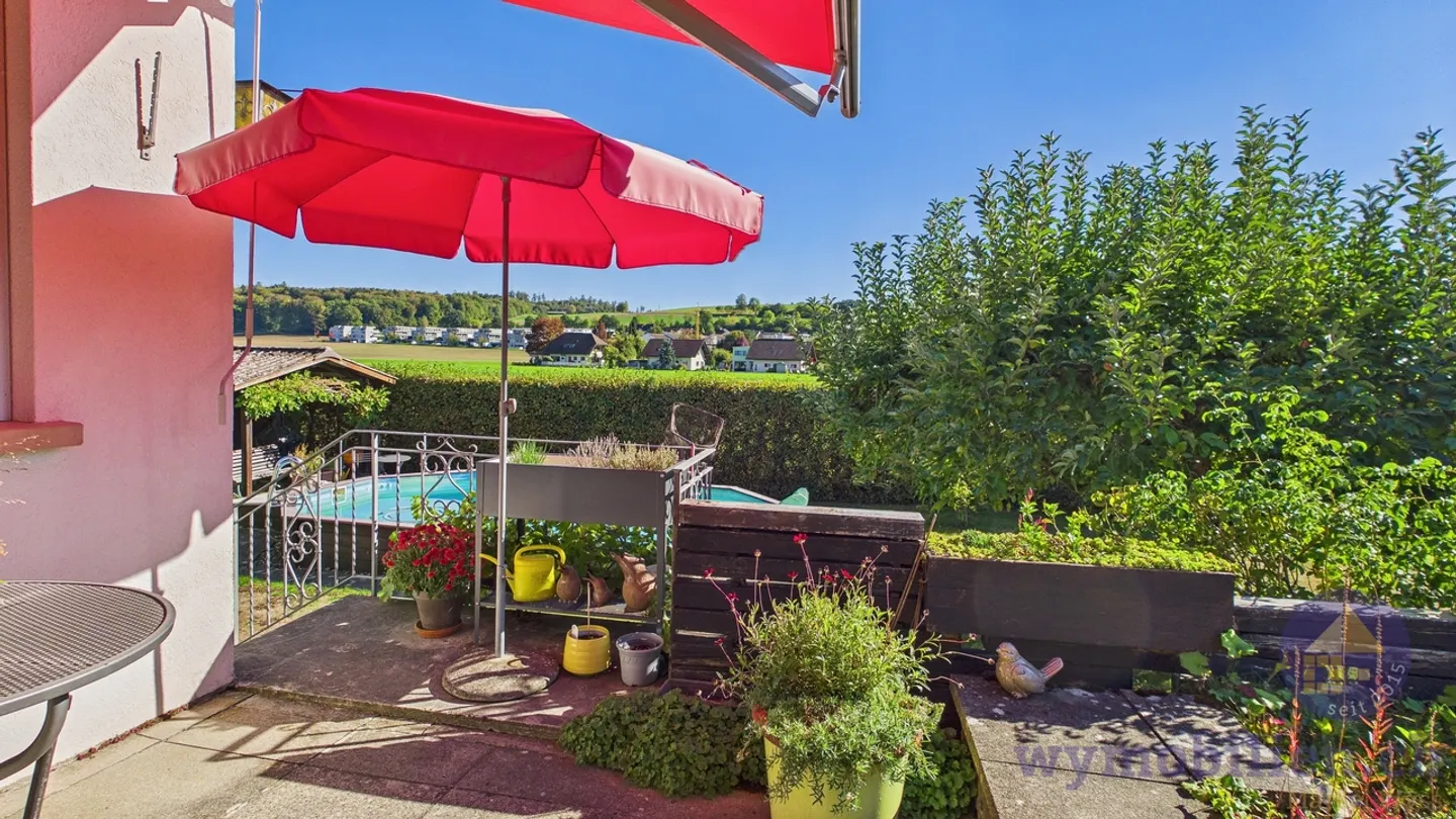 Charming Family Home with Pool - Photo 5 of 11