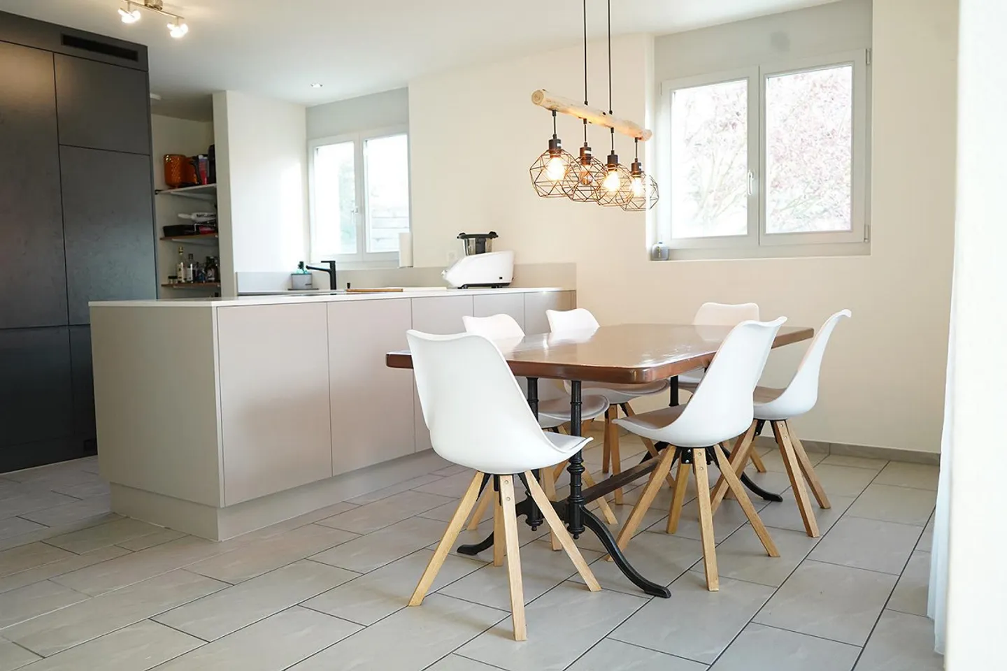 Charming 5.5-Room House in Wagen near Rapperswil-Jona - Photo 2 of 10