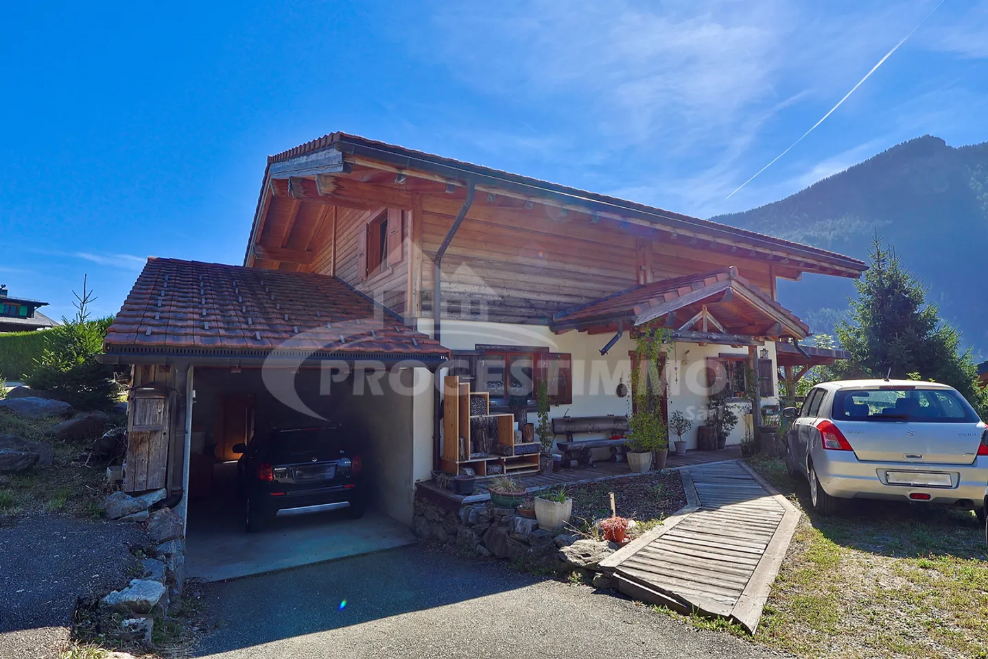 Chalet authentique au cœur des montagnes valaisannes - Photo 1 sur 13