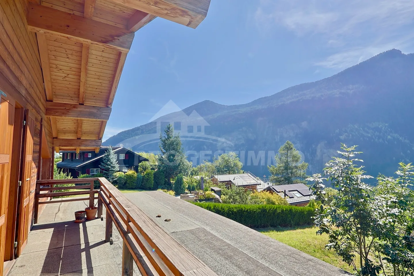 Chalet authentique au cœur des montagnes valaisannes - Photo 4 sur 13