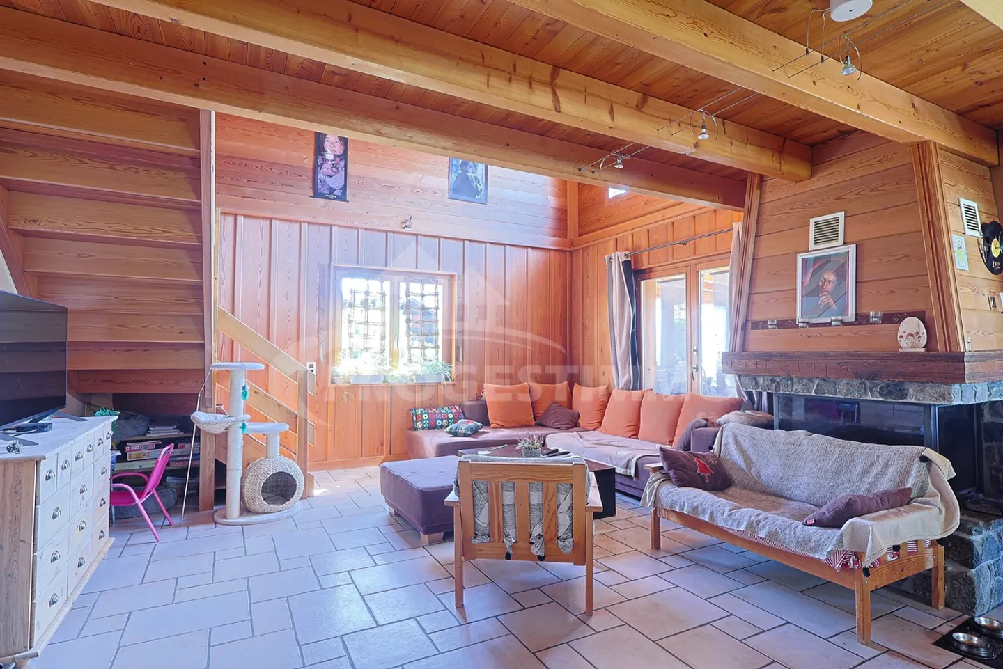 Chalet authentique au cœur des montagnes valaisannes - Photo 5 sur 13