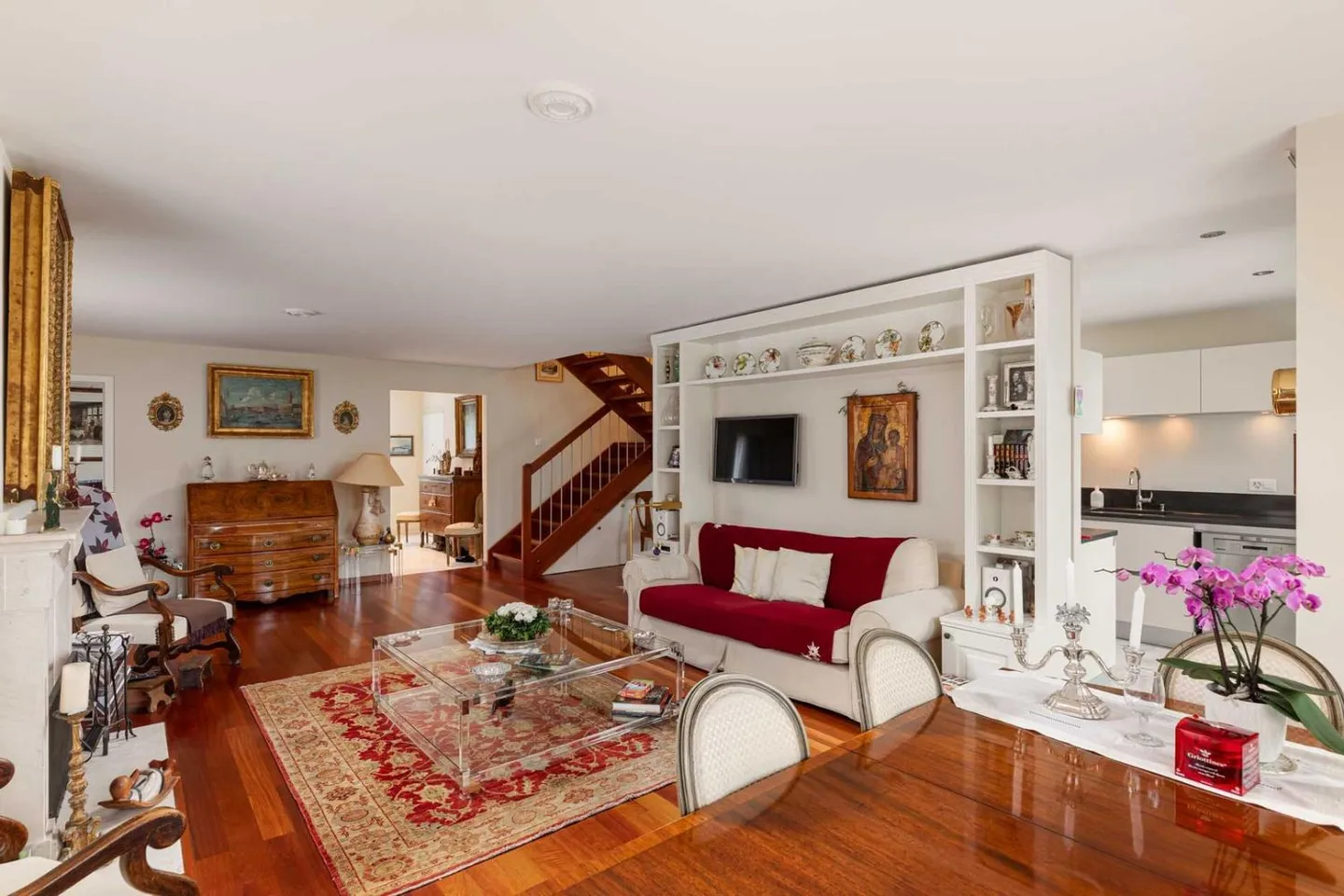 Luxurious apartment in the center of Nyon - Photo 1 of 13