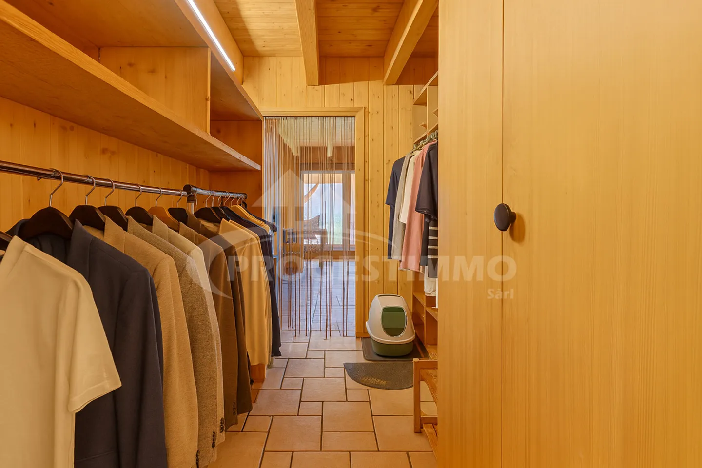 Chalet authentique au cœur des montagnes valaisannes - Photo 6 sur 13