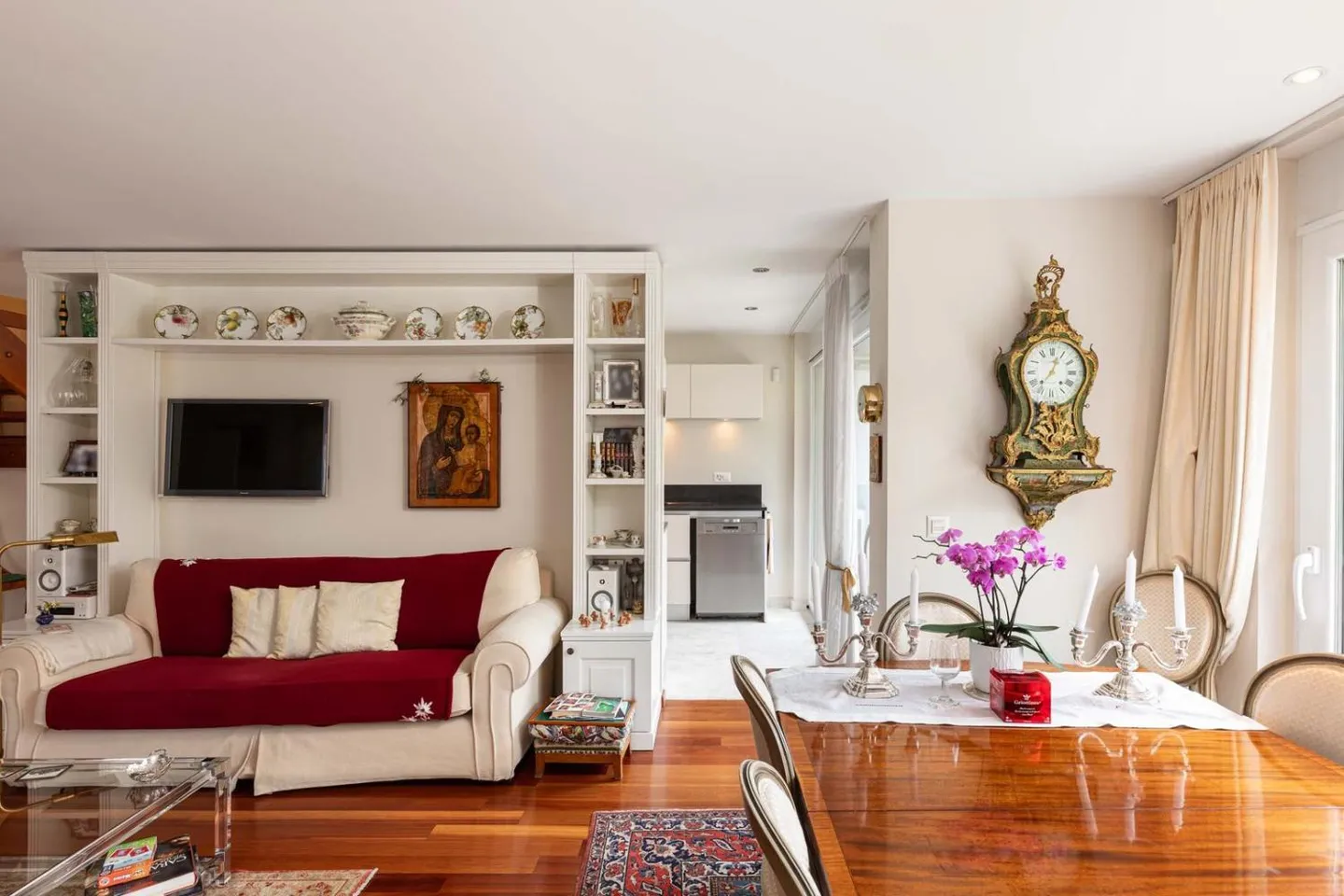 Luxurious apartment in the center of Nyon - Photo 3 of 13