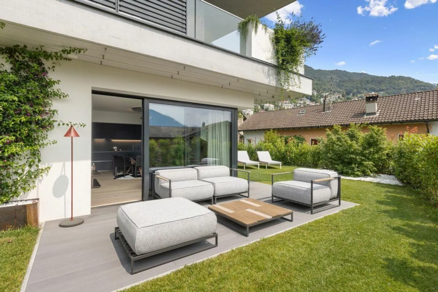 MINUSIO - Appartement moderne de 3,5 pièces avec jardin privé - Photo 1 sur 17