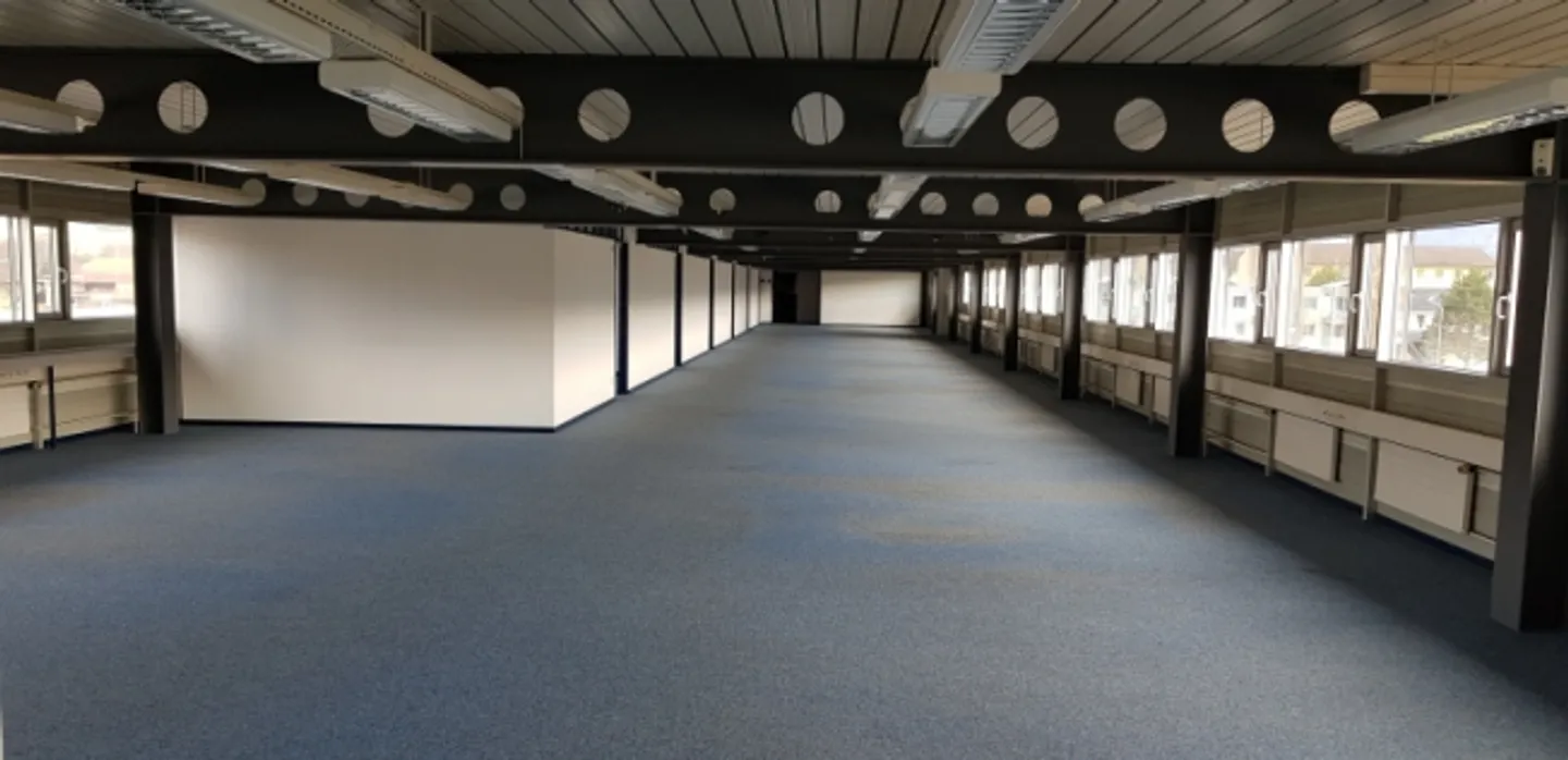 Mixed-use building for rent - Photo 1 of 5