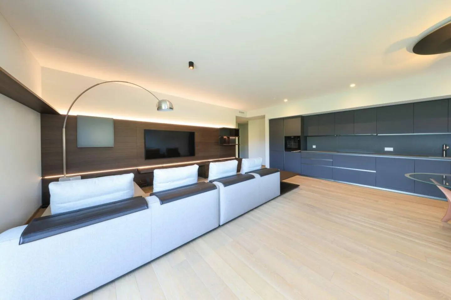 MINUSIO - Appartement moderne de 3,5 pièces avec jardin privé - Photo 3 sur 17