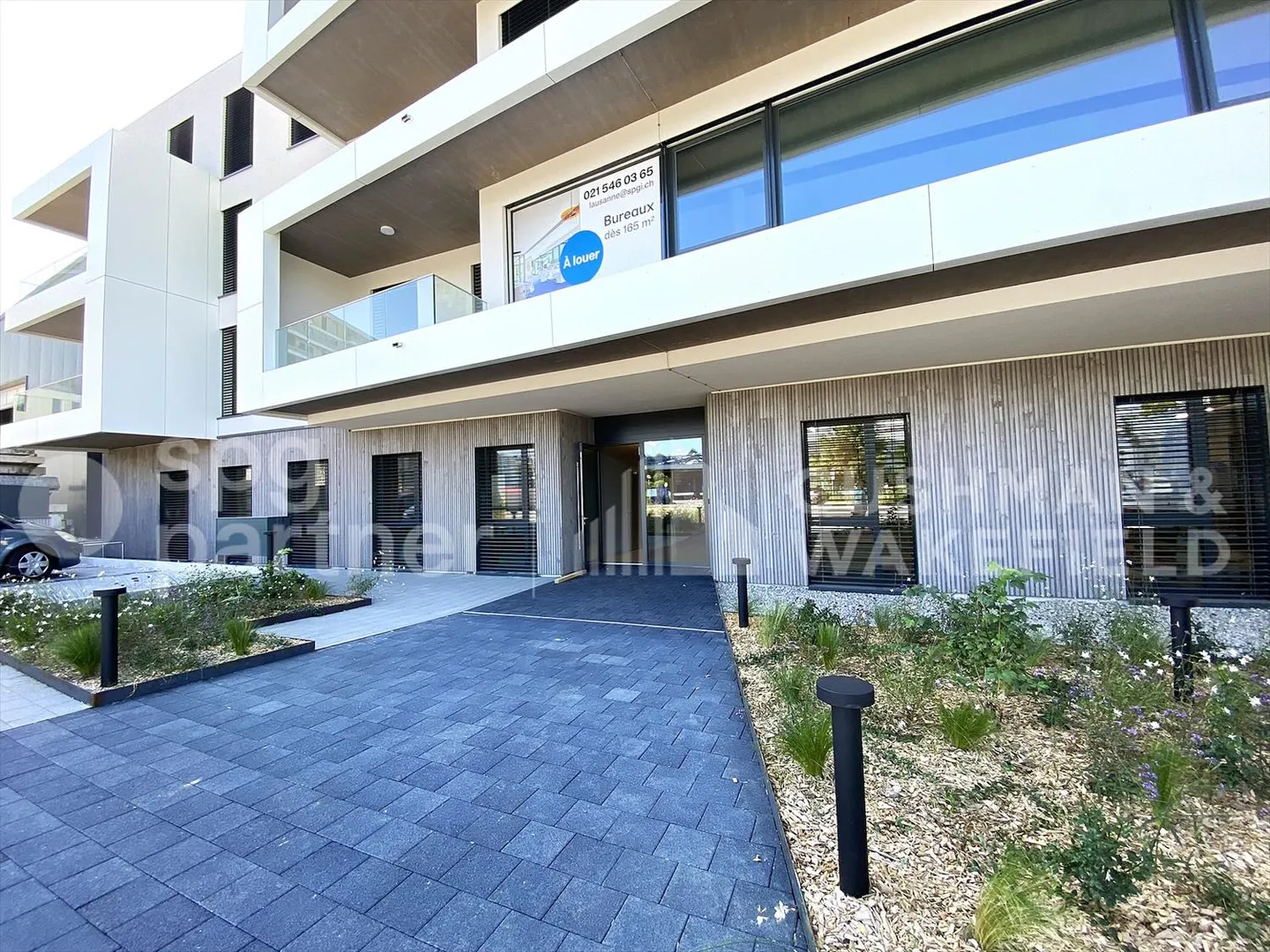 Your commercial space opposite the Côté Gare district - Photo 8 of 11