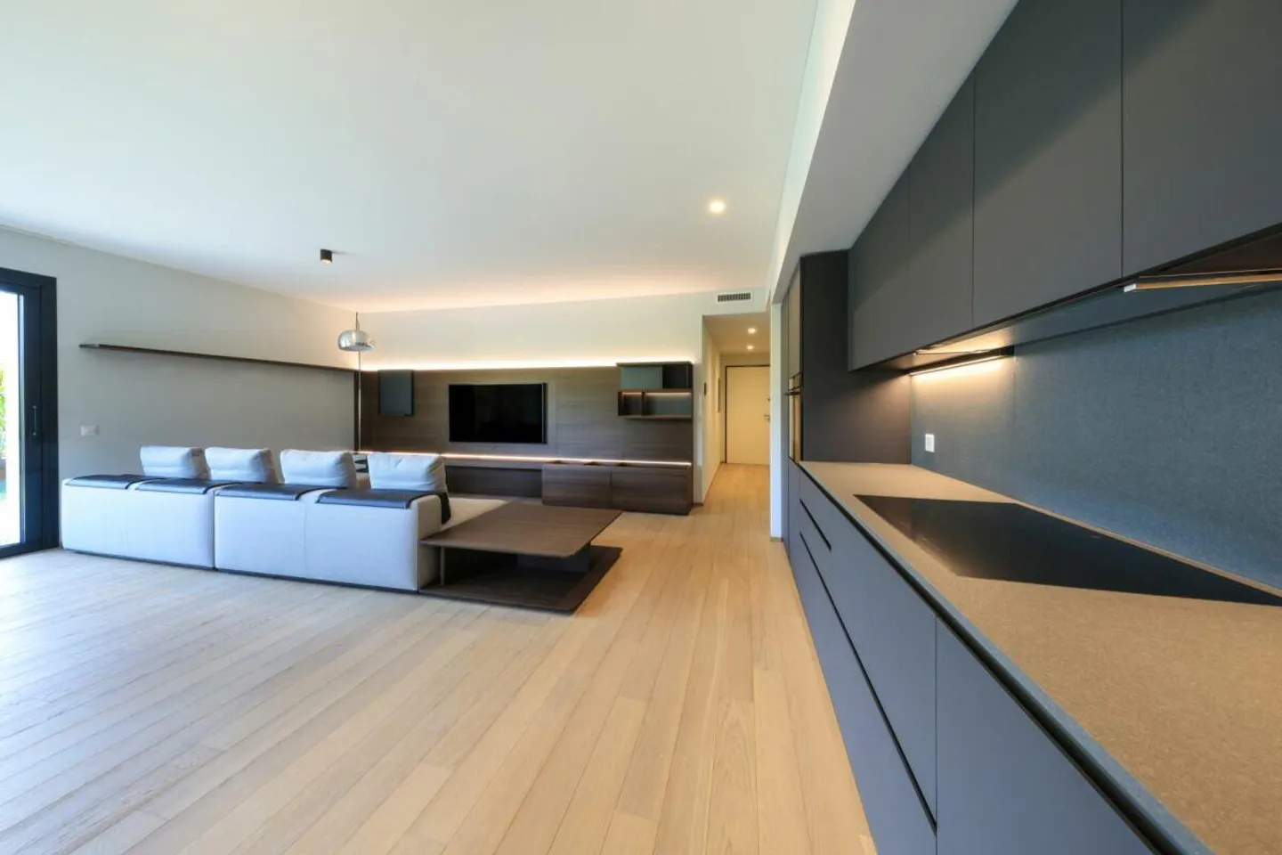 MINUSIO - Appartement moderne de 3,5 pièces avec jardin privé - Photo 4 sur 17