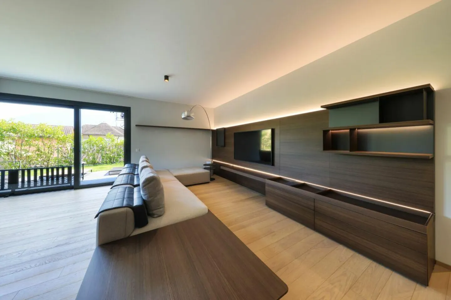 MINUSIO - Appartement moderne de 3,5 pièces avec jardin privé - Photo 6 sur 17