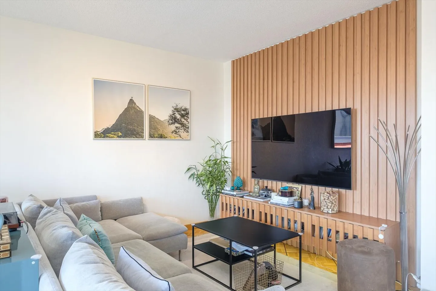 Ampio e luminoso appartamento ristrutturato con 6 stanze - balconi e vista libera - Foto 2 di 6